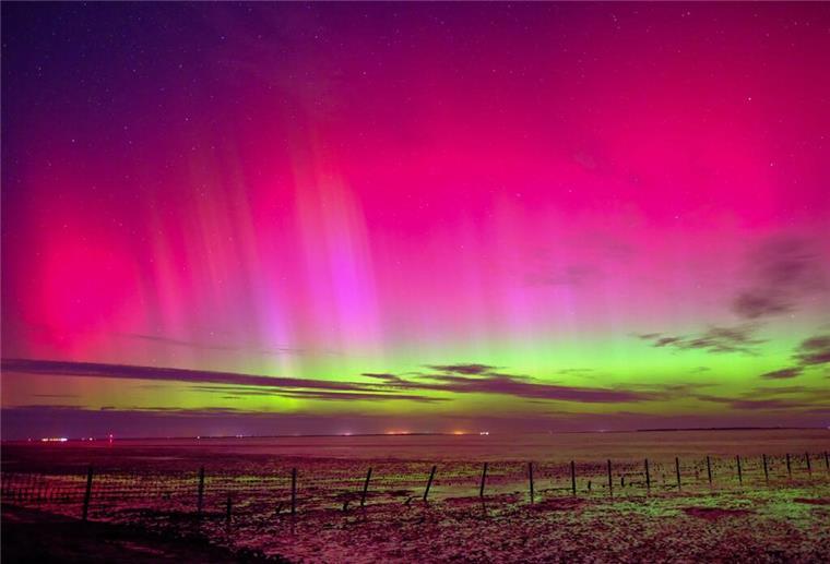Es ist wieder so weit!: Am Nachthimmel könnt ihr heute vielleicht Polarlichter entdecken Heute könnt ihr Polarlichter am Himmel entdecken.