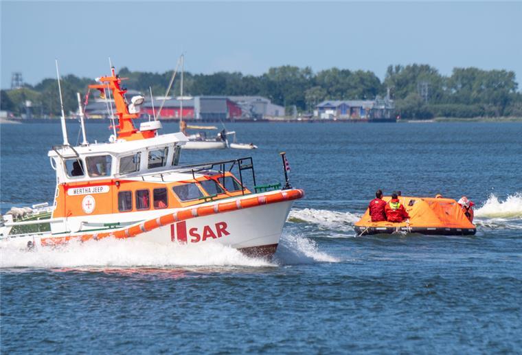 Tag der Seenotretter: Viele Angebote an der Küste Heute laden die Helfer wieder zum traditionellen «Tag der Seenotretter». Viele Rettungsstationen an Nord- und Ostsee sind für Interessierte geöffnet.