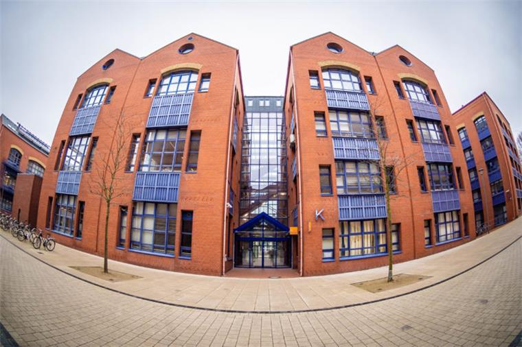 Blick in die Hochschule Bremerhaven Heute stellt die Hochschule Bremerhaven ihre Studiengänge vor.