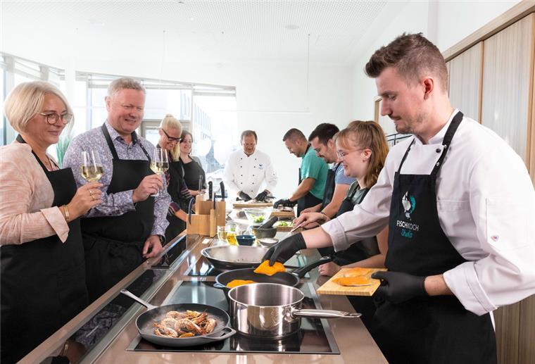 Fischkochstudio: Schillernder Fischgenuss mit Fokus auf Nachhaltigkeit und Regionalität Kochshow Fischkochstudio Bremerhaven