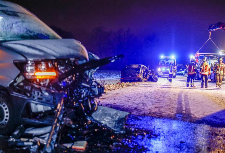 Vorsicht: Immer noch Glättegefahr im nord24-Land - Massenkarambolagen im Süden Hier gab es eine Massenkarambolage auf schneebedeckter Straße bei Heilsbronn im Landkreis Ansbach.