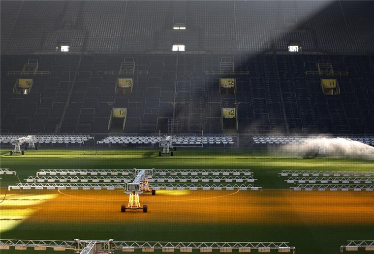 Ein Fußballstadion mit Rasenheizung.
