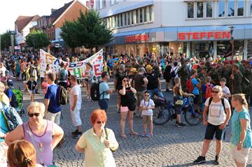 Hier kamen noch einmal alle zusammen: In der Fußgängerzone wurden die Medaillen ausgegeben und die Chance genutzt, sich noch ein wenig auszuruhen, bevor es weiter ging zur Siegerehrung.