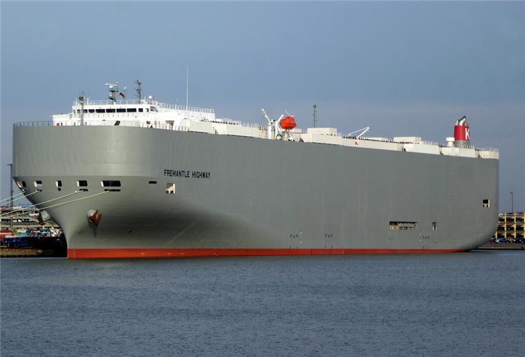 Neuer Eigner der „Fremantle Highway“ möchte Schiff nach China verkaufen Hier liegt die „Fremantle Highway“ im Jahr 2014 in Bremerhaven.