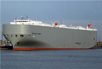 Hier liegt die „Fremantle Highway“ im Jahr 2014 in Bremerhaven.