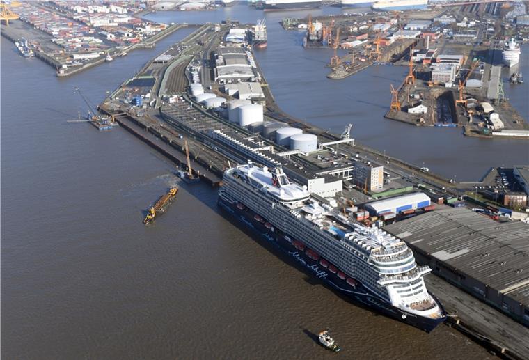 „Mein Schiff1“ wechselt am Samstagmorgen den Liegeplatz Hier liegt die „Mein Schiff 1“ an der Columbuskaje.