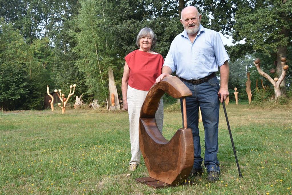 Hier steht die Maserung im Mittelpunkt des Kunstwerks. Die lackierte Scheibe ein...