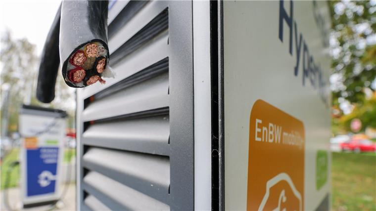 Neue Technik soll Vandalismus an Ladesäulen stoppen Hier waren Kriminelle am Werk.