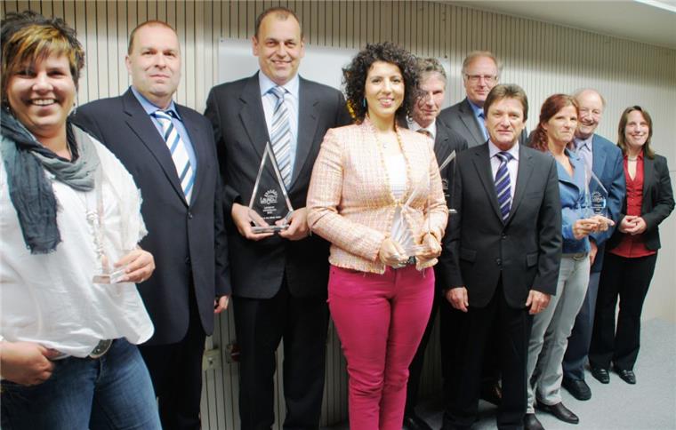 Sariergin wird der Gründerpreis aberkannt Hier zeigt sich Gülsen Sariergin noch stolz mit dem Gründerpreis. Der wude ihr jetzt aberkannt.