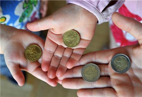 Hilfe für Mitbürger in Nordenham hilft Menschen, die durchs soziale Netz fallen, und hilft dabei auch vielen Kindern.