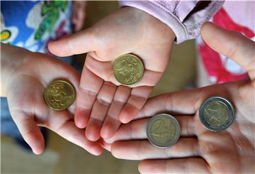 Hilfe für Mitbürger in Nordenham hilft Menschen, die durchs soziale Netz fallen, und hilft dabei auch vielen Kindern.