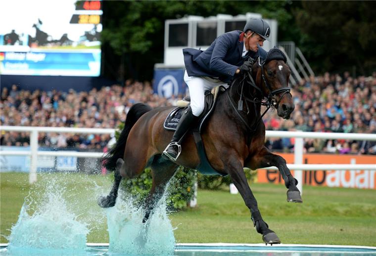 Pferdesport-Spektakel im Schlosspark in Rastede Hilmar Meyer gewann im Vorjahr den Großen Preis – der sportliche Höhepunkt des Oldenburger Landesturniers, der dieses Mal mit 20 000 Euro dotiert ist.
