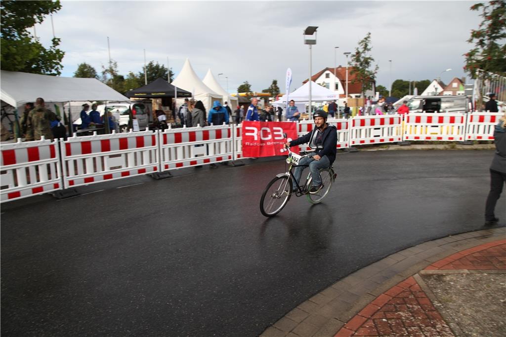 Hingucker:  Gábor Polányi ist mit einem Bonanza-Power-Bike unterwegs.