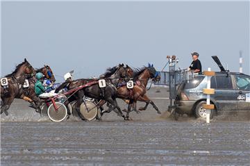 Hinter dem Startwagen. Foto: Adelmann