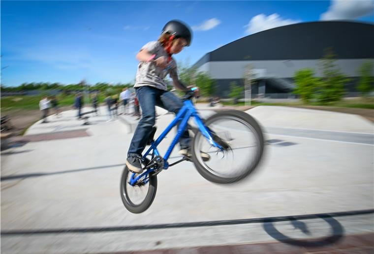 Neuer Park für Skater und BMXer in Lehe eröffnet Hinter der Eisaren lädt eine neue Anlage nun zum Skaten und BMXen ein.