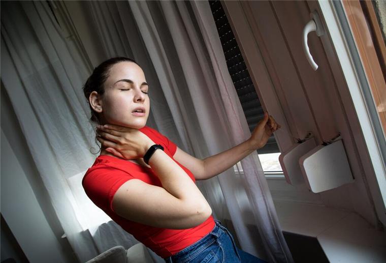 Schattenseite der Sonne: Das passiert bei Hitze mit der Psyche ILLUSTRATION - Große Hitze kann dem Körper zu schaffen machen. (zu dpa: «Was passiert bei Hitze im Körper?») Foto: Christin Klose/dpa-tmn - Honorarfrei nur für Bezieher des dpa-Themendienstes +++ dpa-Themendienst +++