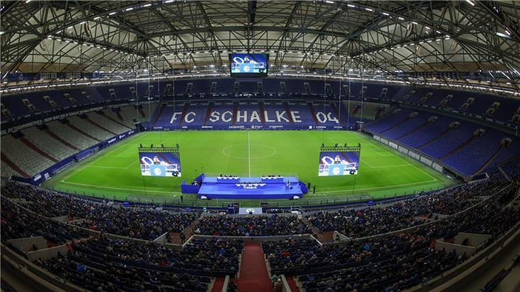 Der Druck auf Schalke bleibt groß: „HSV andere Geschichte“ Hitzige Mitgliederversammlung: Die Schalke-Führung musste sich einiges anhören.