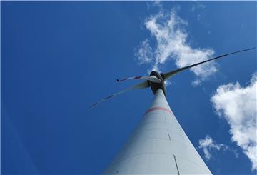 Hoch hinaus will Windpark-Betreiber Enercon mit fünf neuen Rotoren in Kirchwistedt. Doch seit Verwaltungsrichter die Raumordnung des Kreises gekippt haben, liegt das Verfahren auf Eis.