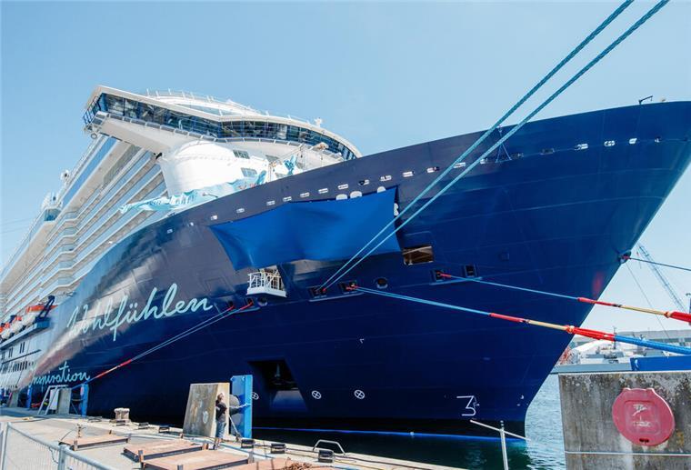 Am Sonntag bringen zwei Kreuzfahrt-Riesen Tausende Besucher nach Bremerhaven Hochbetrieb in Bremerhaven: Am Sonntag liegen zwei große Schiffe gleichzeitig an der Kaje.