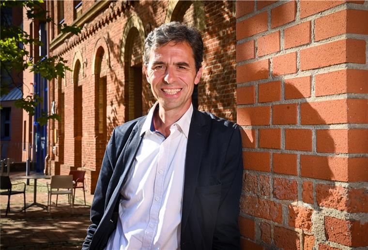 Hochschulrektor Prof. Ritzenhoff zieht Bilanz Hochschulrektor Prof. Peter Ritzenhoff hat gerne auf dem Campus vor der alten Mensa gesessen. Ab September nimmt er ein Sabbatjahr.