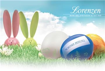 Zwei Osterhasen mit bunten Ostereiern.