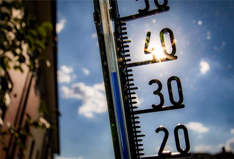Hohe Sommertemperaturen haben einer Studie zufolge in den Jahren 2018 bis 2020 jeweils zu Tausenden hitzebedingter Sterbefälle in Deutschland geführt.