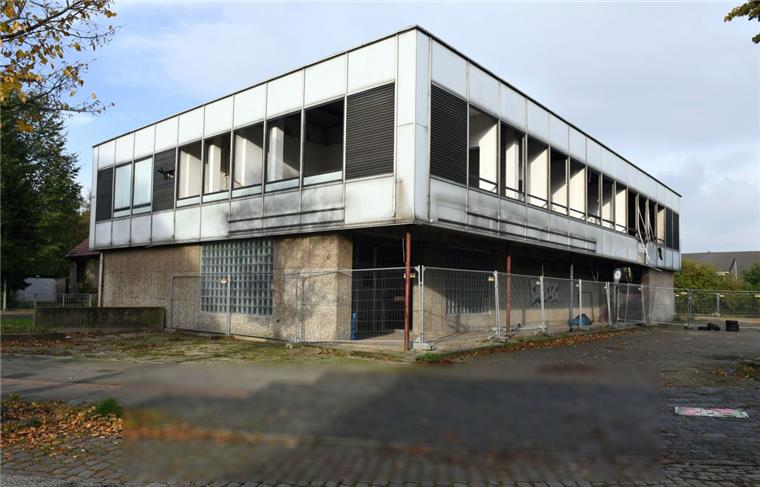 Lehe: Alter Supermarkt in der Nordstraße wird abgerissen Holger Kühnel reißt die alte Markthalle ab und errichtet hier mit drei weiteren Bauherrn ein neues Mietwohnhaus.