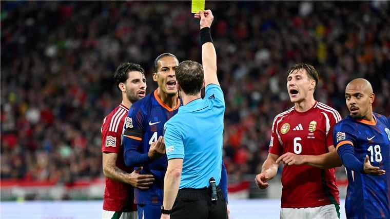 Wie Koeman Hollands Kapitän ersetzt: „Mit einem anderen“ Hollands Kapitän Virigil van Dijk sieht in Ungarn zweimal Gelb und ist darum gesperrt gegen Deutschland.