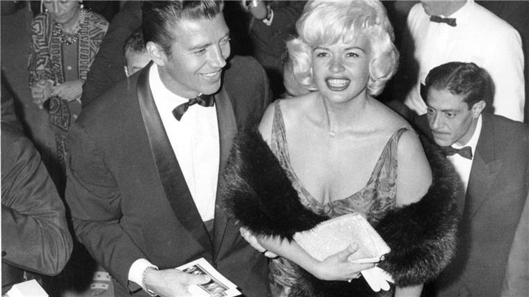 Was auf der Berlinale einen Skandal auslöste Hollywood-Star Jayne Mansfield gewährt tiefen Einblick. Er sollte bald noch tiefer reichen. (Archivbild)