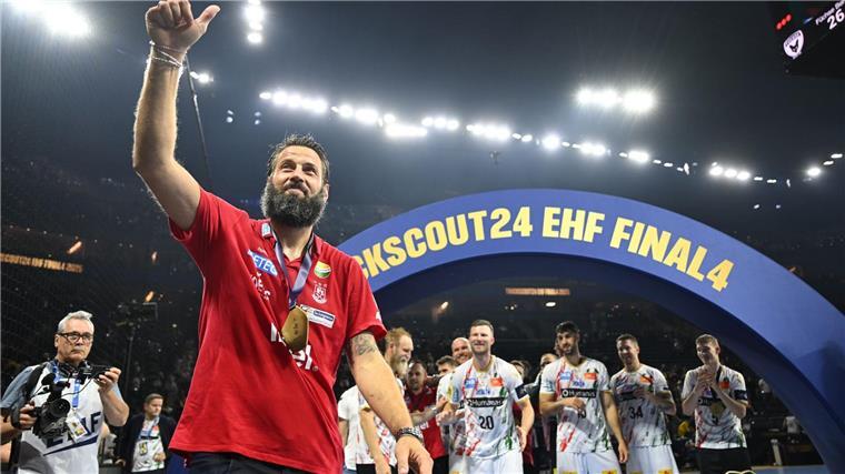 Erst Party, dann Urlaub: Magdeburg feiert Happy End Holte den zehnten Titel in seiner Amtszeit als Trainer des SC Magdeburg: Bennet Wiegert.