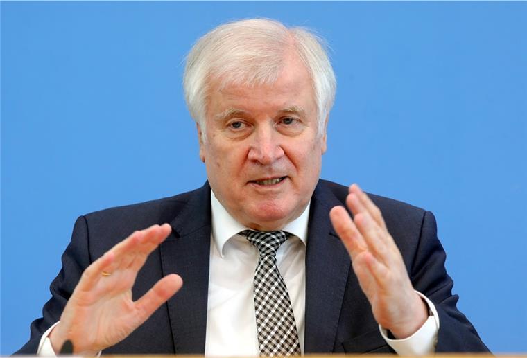 Seehofer für mehr Freiheiten für Geimpfte Horst Seehofer (CSU) will Geimpften mehr Freiheiten gewähren.