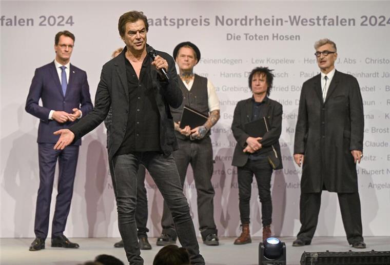 Die Toten Hosen mit NRW-Staatspreis geehrt Hosen-Frontmann Campino rätselte, warum seine Band für den Preis ausgewählt wurde.