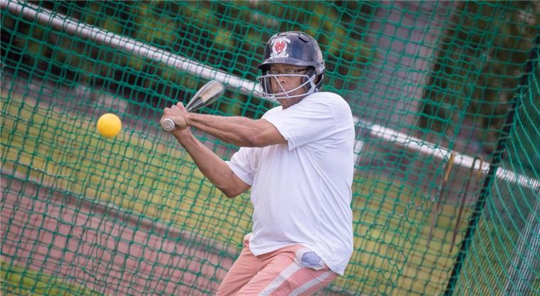 Bremerhaven: "Chili Willie"-Boss trumpft beim Baseball auf Hotdog-Experte Willie Kimbrough aus Bremerhaven kann auch Baseball: Er ist bei den Spaden Devils im Einsatz.