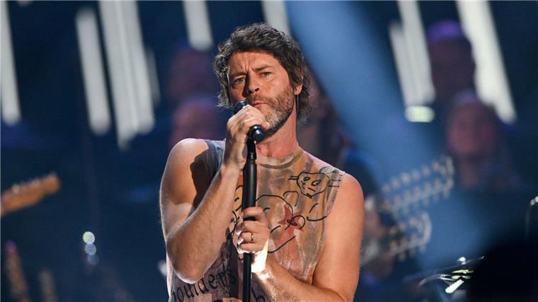 An was Musikstars auf der Bühne mitunter denken Howard Donald von Take That denkt manchmal auf der Bühne an ganz andere Sachen.