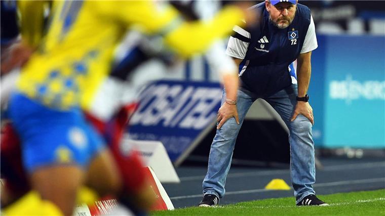 1:3 in Braunschweig: HSV in der Krise HSV-Trainer Steffen Baumgart am Spielfeldrand.