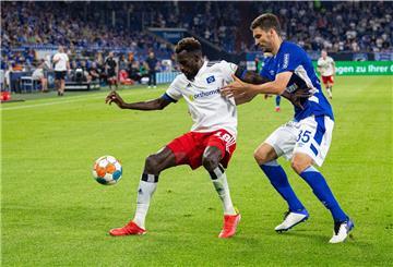 HSV und Schalke sind Vereine mit großen Namen. Doch vom Glanz vergangener Tage ist bei seinen ehemaligen Clubs nicht mehr viel zu spüren, findet Ex-Torwart Frank Rost.