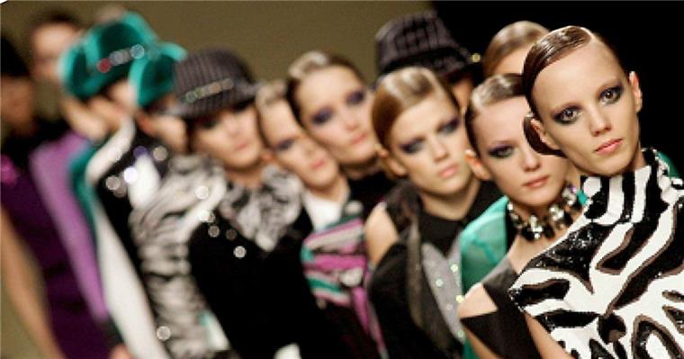 Start der Mailänder Modewoche - Mehr als 70 Shows in sechs Tagen Hübsche Models, Mode total - in Mailand treffen sich in diesen Tagen die renommiertesten Designer.
