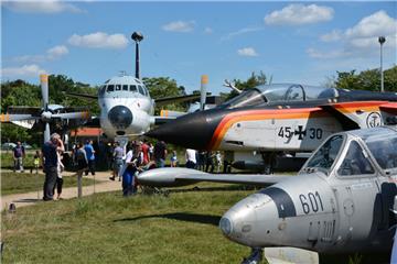 Hunderte Besucher strömten beim Tag der offenen Tür ins Aeronauticum.