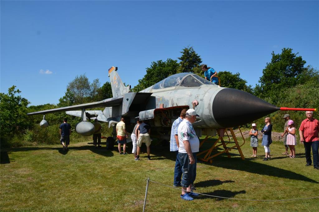 Hunderte Besucher strömten beim Tag der offenen Tür ins Aeronauticum. Foto: Seel...