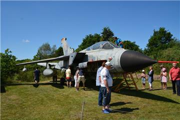 Hunderte Besucher strömten beim Tag der offenen Tür ins Aeronauticum. Foto: Seel...