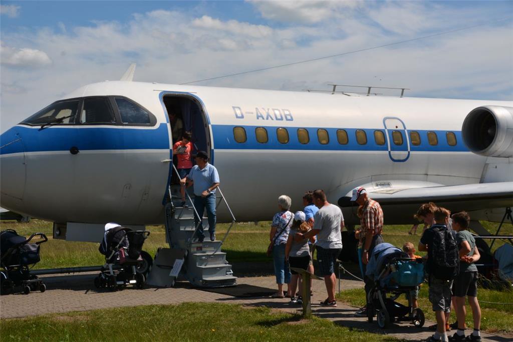 Hunderte Besucher strömten beim Tag der offenen Tür ins Aeronauticum. Foto: Seel...