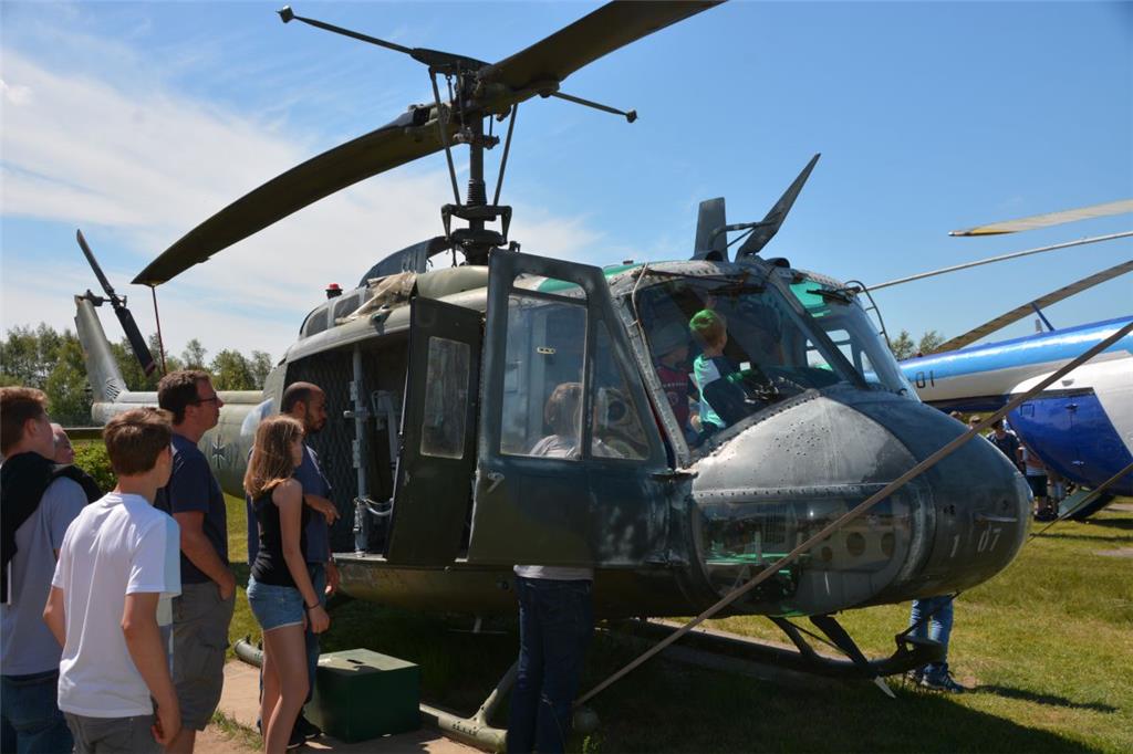 Hunderte Besucher strömten beim Tag der offenen Tür ins Aeronauticum. Foto: Seel...