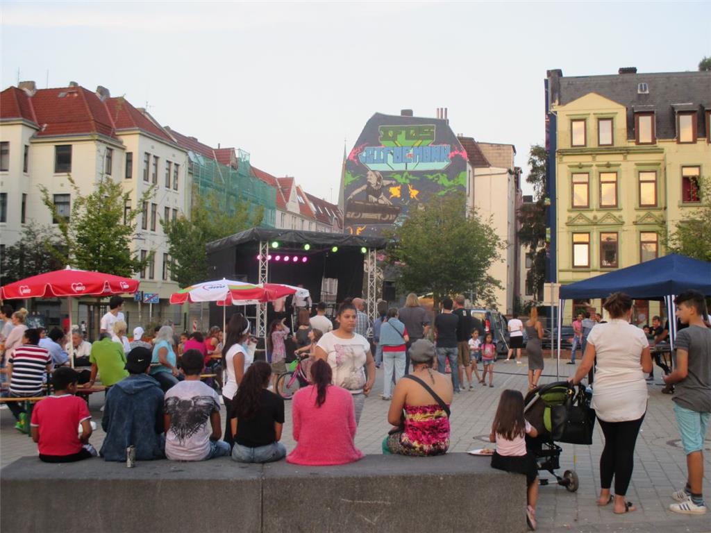 Hunderte Leher genossen am Sonnabend den Spätsommer auf dem Leher Pausenhof.
