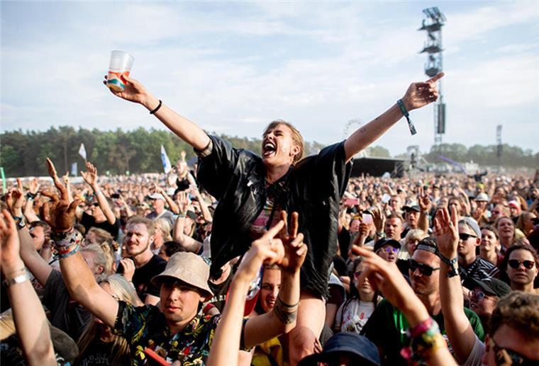 Genial! Anruf genügt! - Freikarten für das Hurricane Festival in Scheeßel gewinnen! Festivalbesucher
