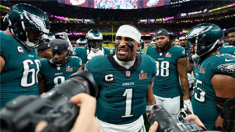 Eagles-Quarterback Hurts nach Super Bowl ausgezeichnet Hurts holte zum ersten Mal den Super Bowl - und wurde wertvollster Spieler.