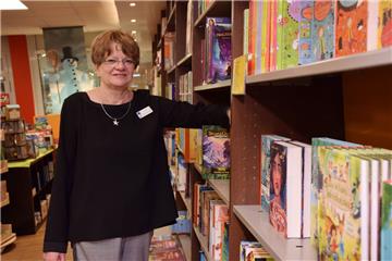„Ich habe hier immer gern gearbeitet“, sagt Ute Behrens über die Buchhandlung v. Bestenbostel.  
