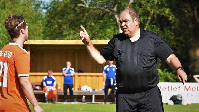 Video zeigt Schiri-Attacke bei Fußball-Hallenturnier in Stotel Hauke Kahrs