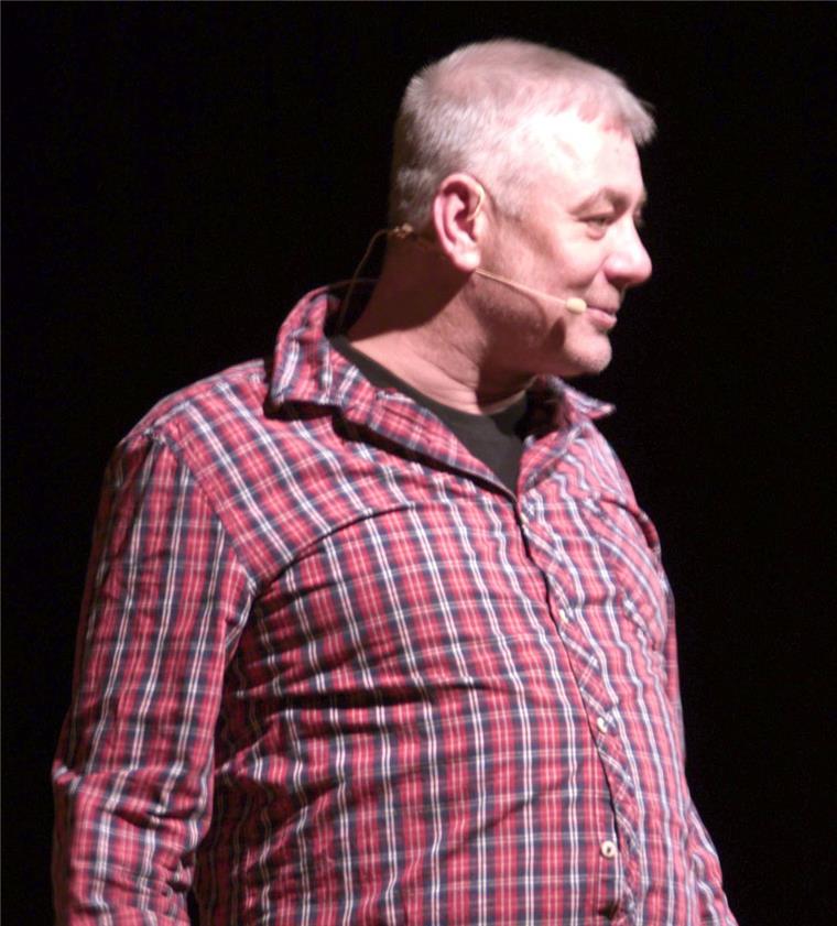 Standing Ovations für Comedian Ingo Oschmann in Selsingen "Ich liebe, was ich tue:" Comedian Ingo Oschmann eroberte sein Publikum in Selsingen.
