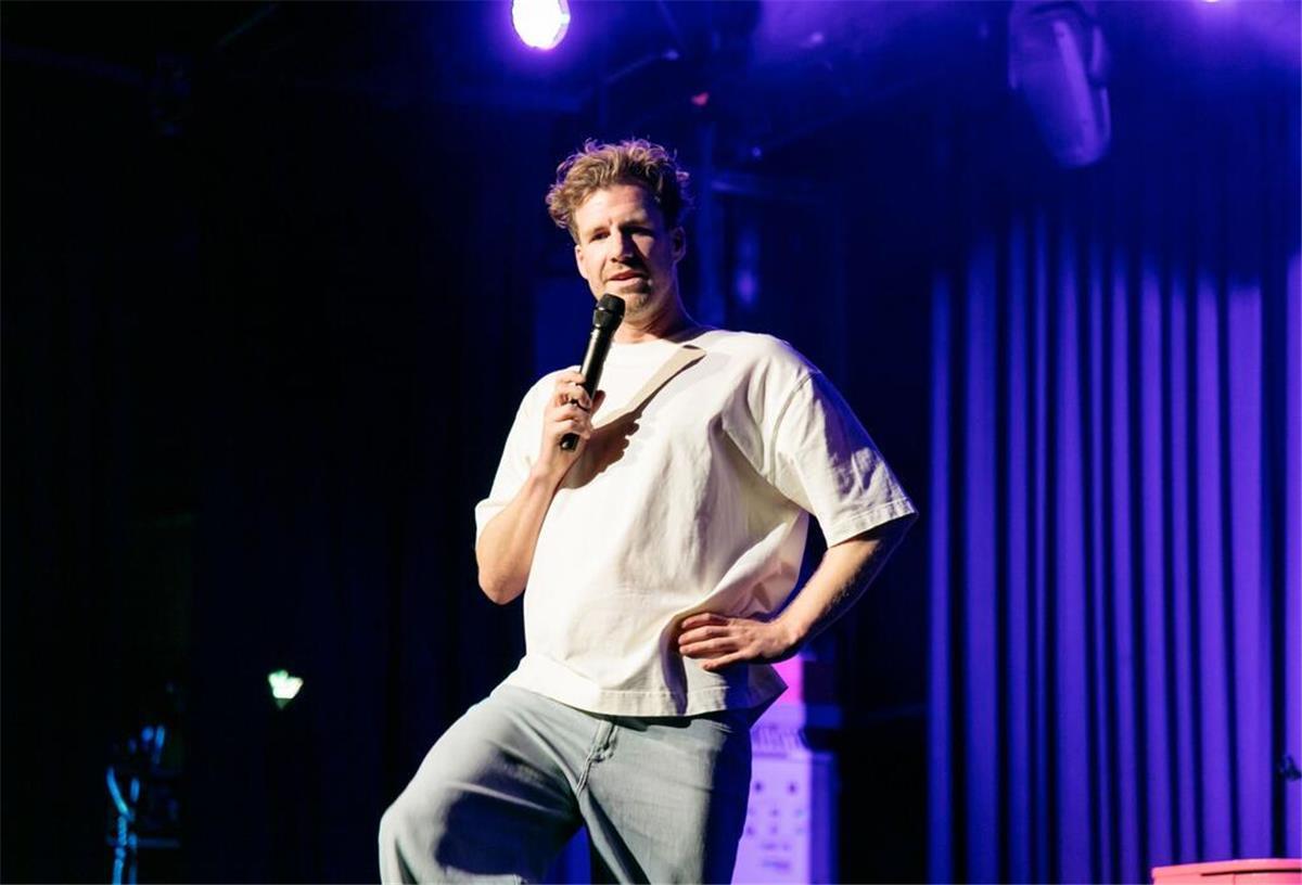 Luke Mockridge startet Tour mit trotziger Entschuldigung „Ich mag unkorrekte Witze“, sagt Mockridge.