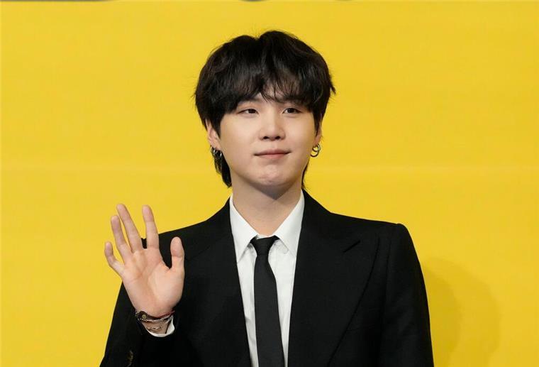 „Ich sehe Euch alle 2025!“: BTS-Mitglied Suga leistet in Erfüllung der Wehrpflicht erst mal seinen Sozialdienst ab.